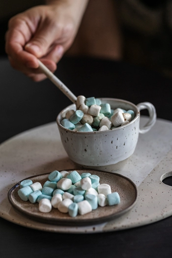 paket-klasicna-vroca-cokolada-z-modrimi-marshmallow