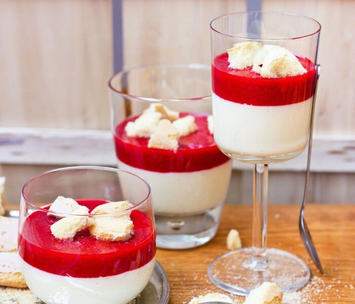 mascarpone krema z belo cokolado - sladica v kozarcu