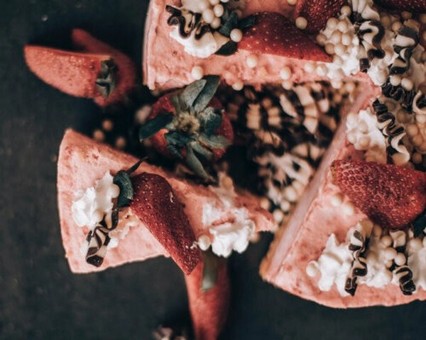 enostaven cheesecake z jagodami