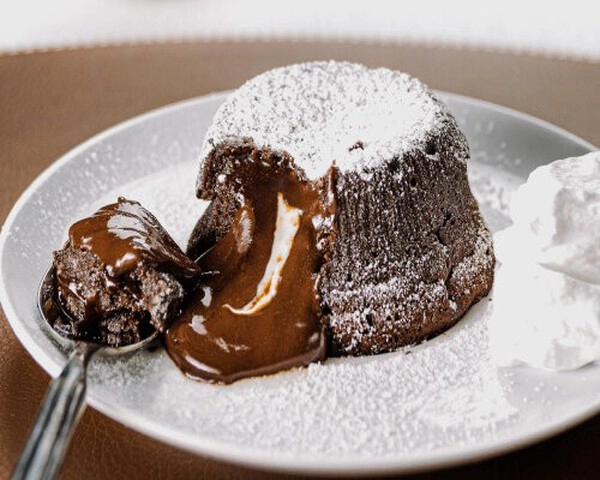 cokoladni sufle ali cokoladni souffle je poleg creme brûlée ena od najbolj obozevanih razkosnih francoskih sladic