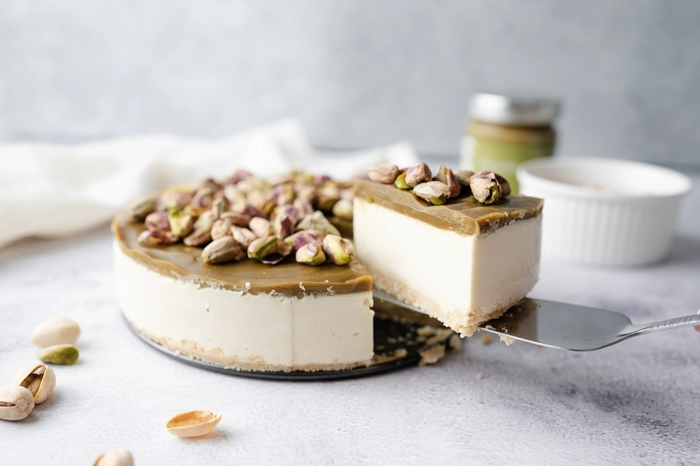 pistacijin cheesecake brez peke