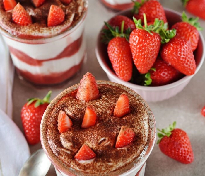 jagodni tiramisu v kozarcu