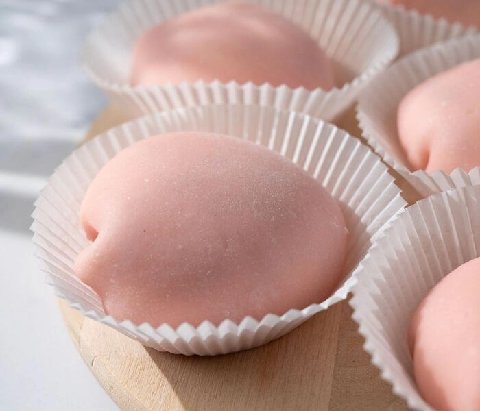 sladoledni mochi z bam jagodnim dzemom