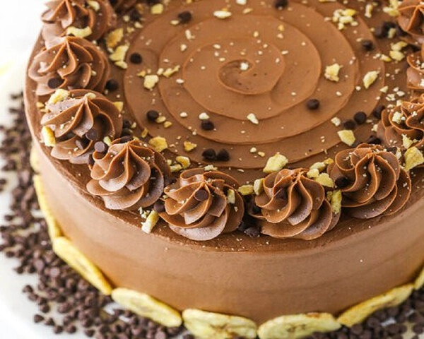 trojna cokoladna torta z bananami