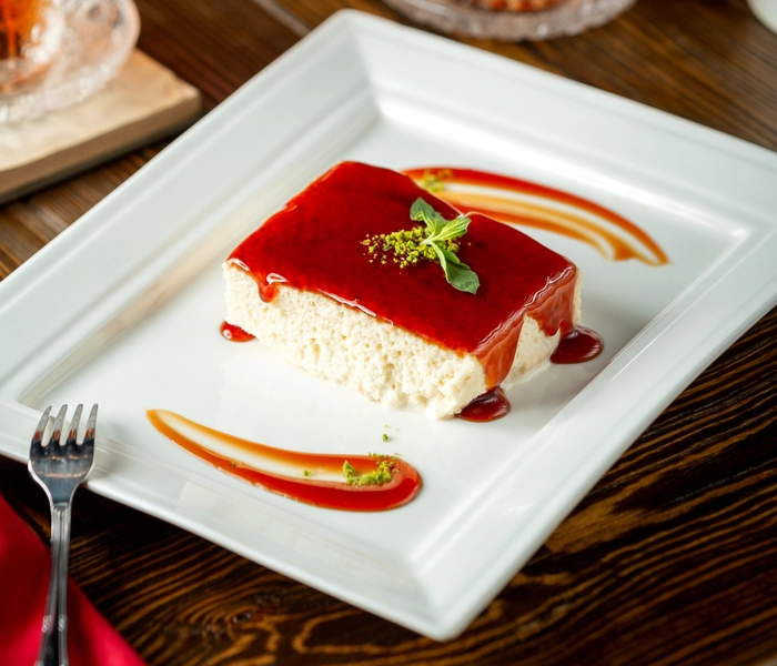 jagodni marmeladni cheesecake brez peke